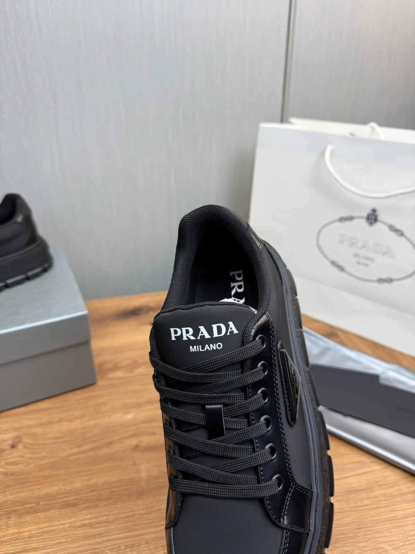 Men's shoes 💰580💰 [PRADA] Autumn and winter hot men's shoes shipped 👏Official website synchronized ⬆️Original fly-woven cowhide fabric + cowhide lining, 1⃣️:1⃣️reproduction, original sole, 38-45 (45. Customized, non-refundable)